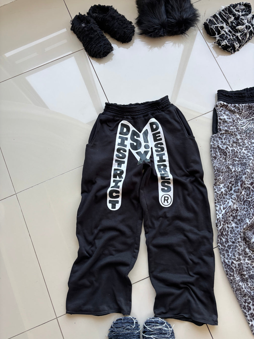 "DESIRES" Sweat Pants